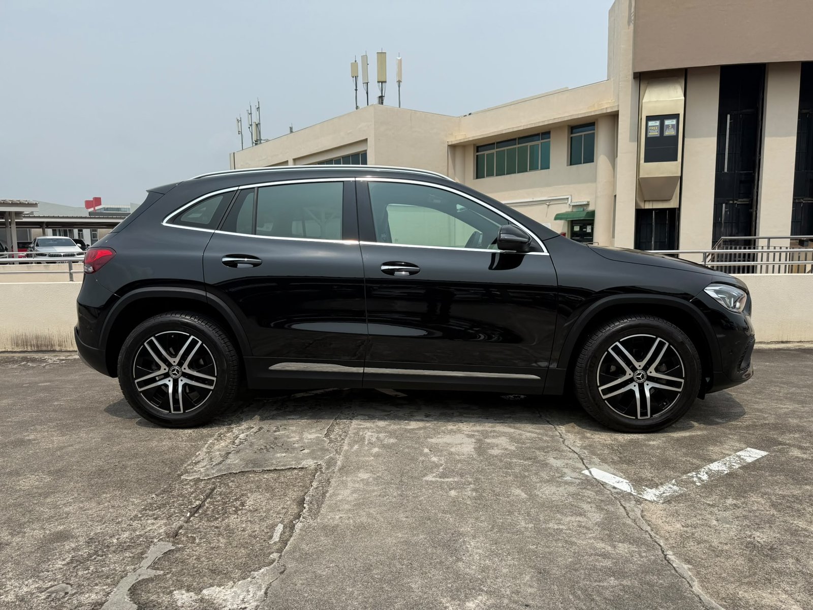 Mercedes-Benz GLA180 Progressive photo 4